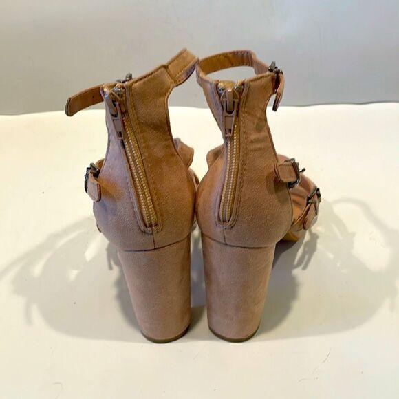 NEW Sandalup Strappy Nude Sandals Size 10 - Picture 3 of 7